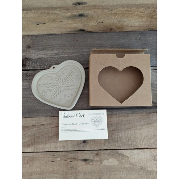 Vtg Pampered Chef Stoneware Cookie Mold Family Heritage Anniversary Heart 2000 - Picture 1 of 3